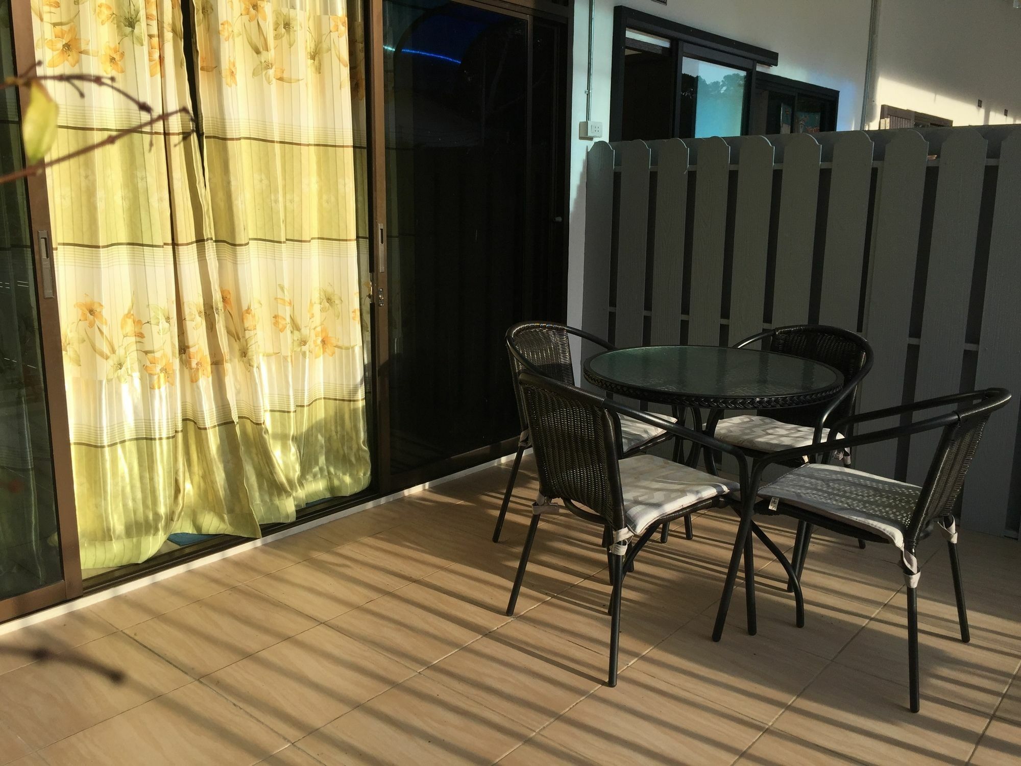 Hotel Baan Aomsub Koh Samet Esterno foto