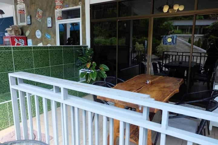 Hotel Baan Aomsub Koh Samet Esterno foto